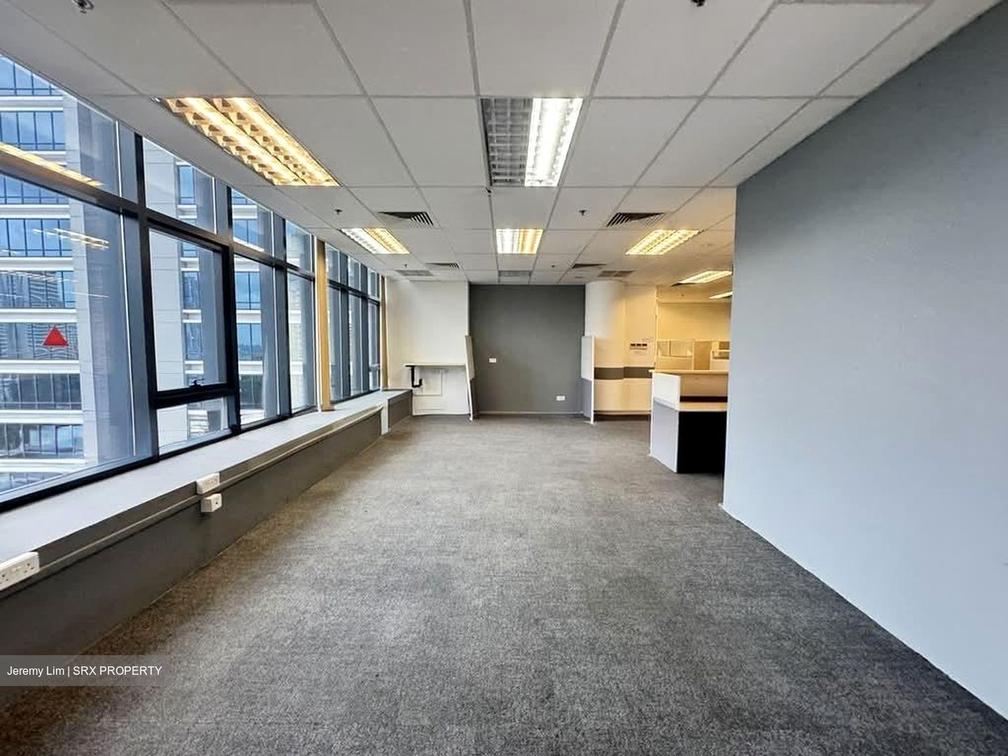Zhongshan Mall (D12), Office #553689291